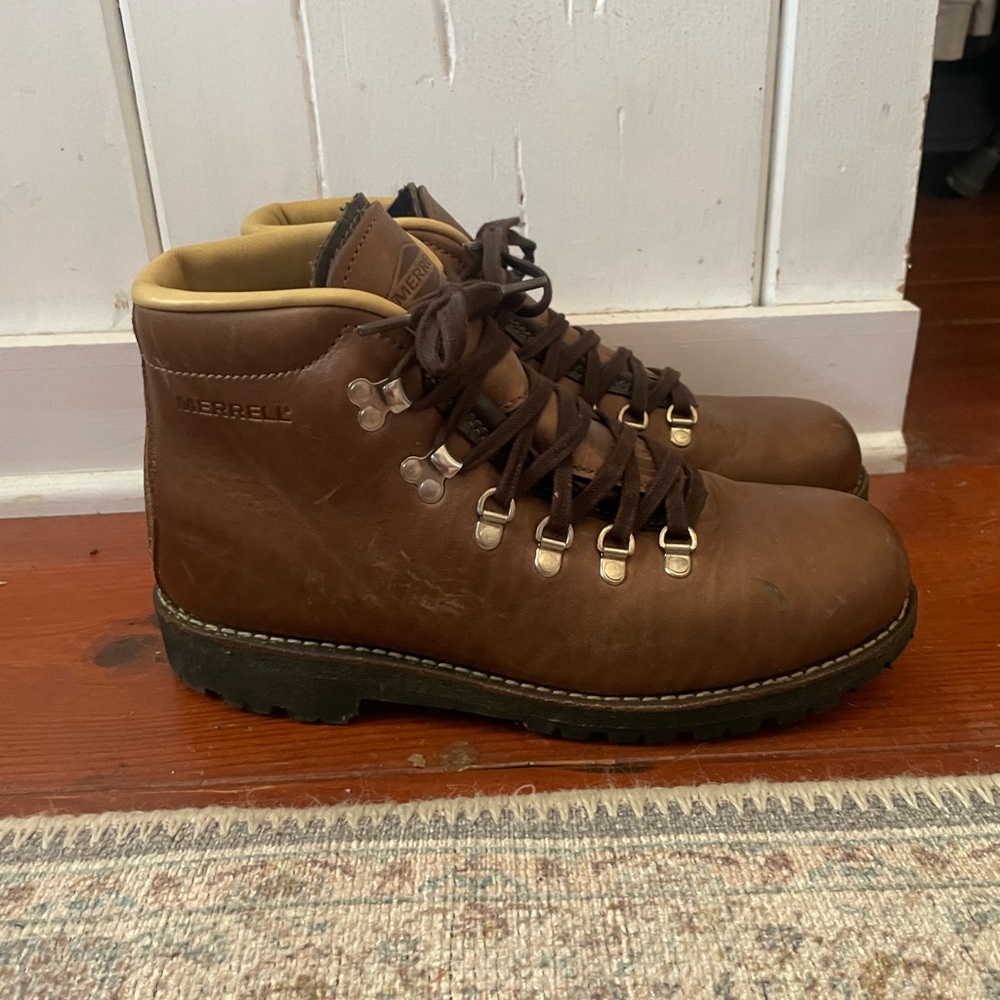 Mens merrell wilderness hiking boots Size 8